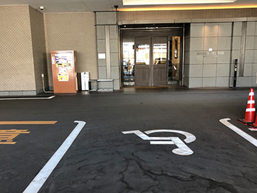 身障者専用駐車場